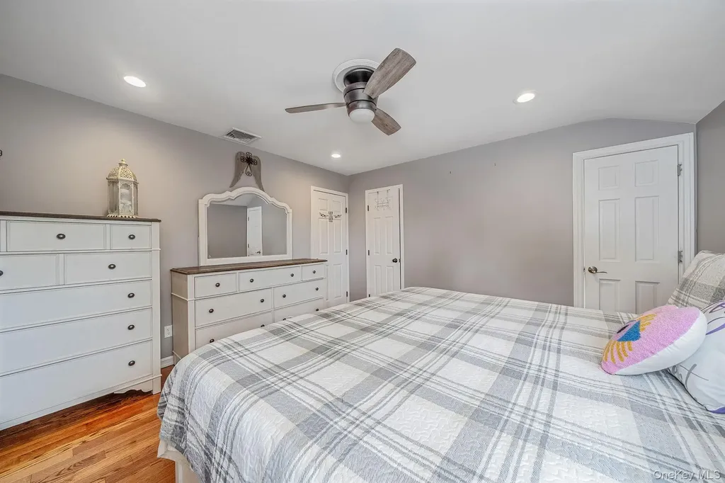 6 Warbler Lane Commack NY 11725