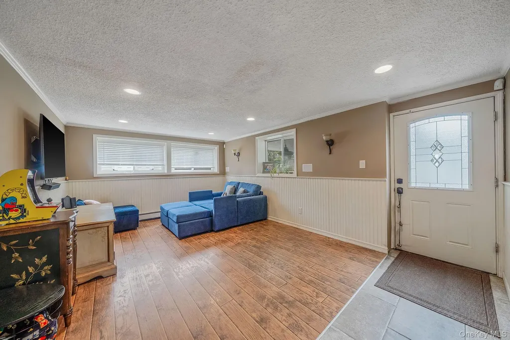 6 Warbler Lane Commack NY 11725