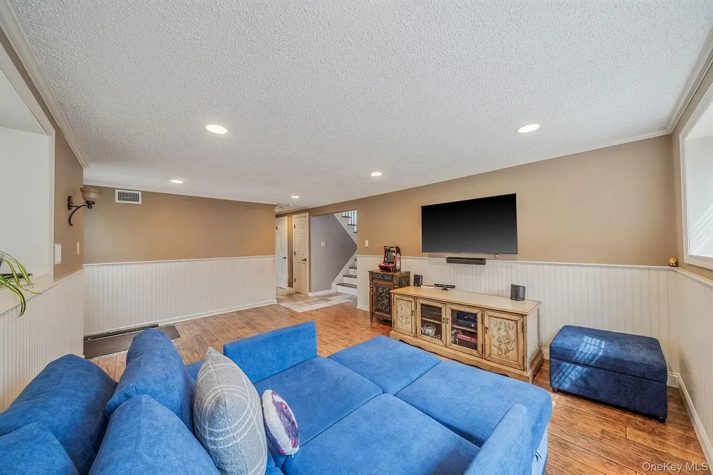 6 Warbler Lane Commack NY 11725