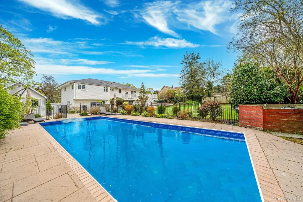 6 Warbler Lane Commack NY 11725