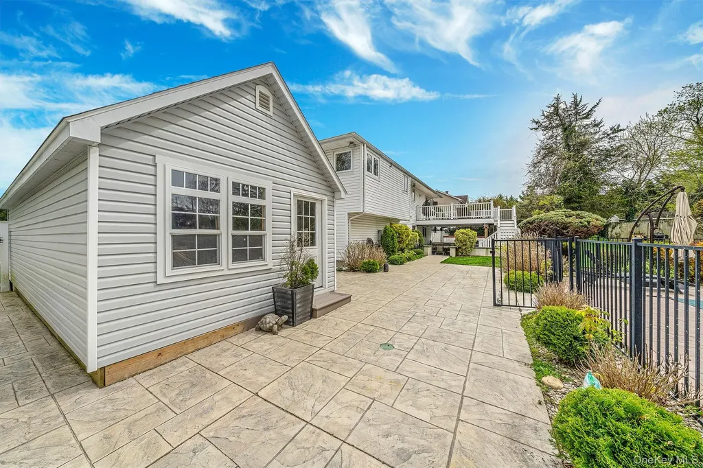 6 Warbler Lane Commack NY 11725