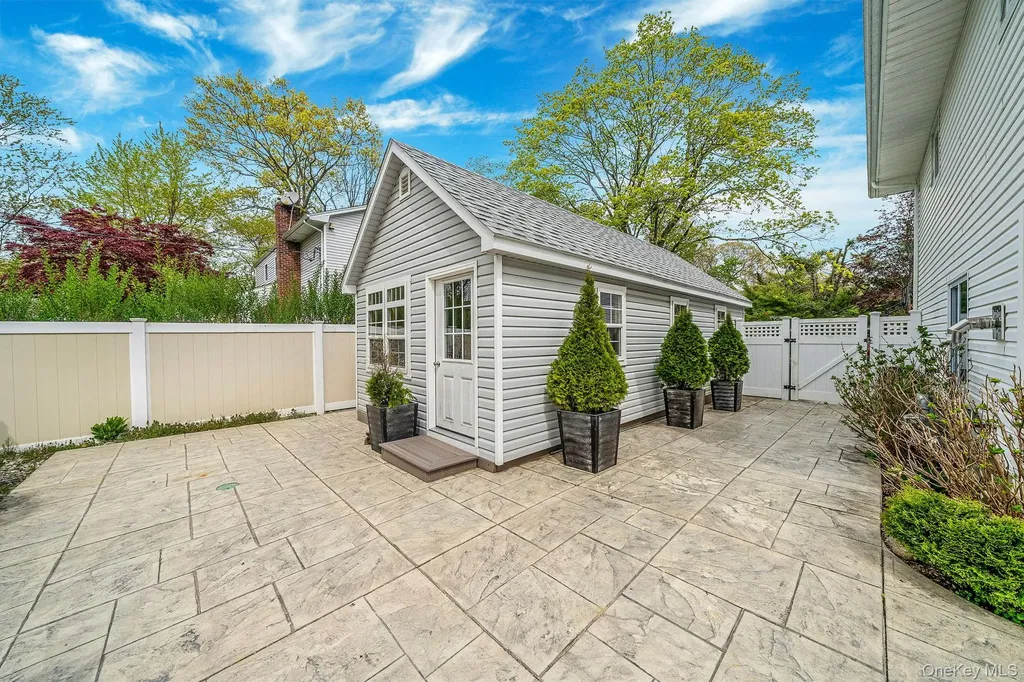 6 Warbler Lane Commack NY 11725