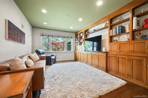 168 Dorchester Road Scarsdale NY 10583