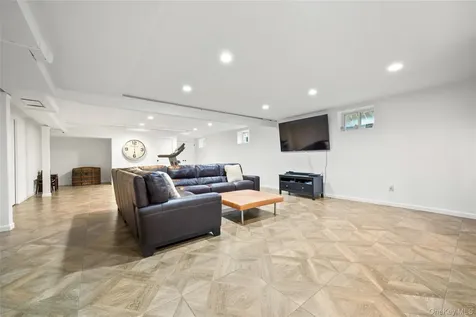 168 Dorchester Road Scarsdale NY 10583