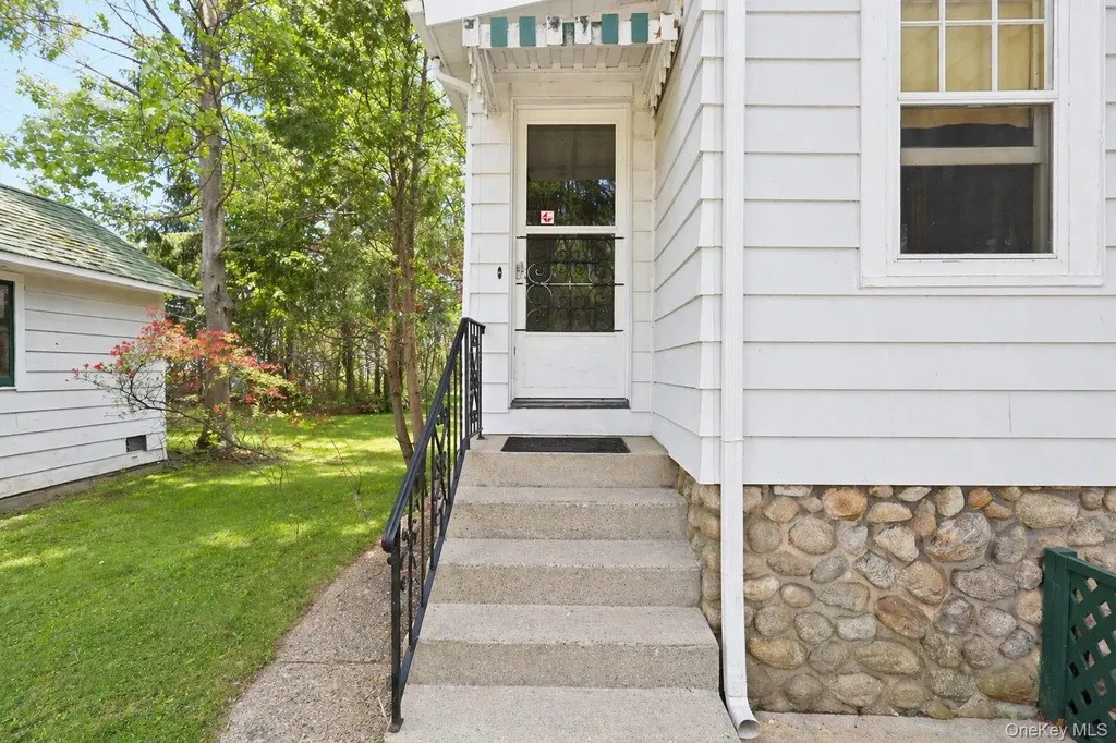 211 Old Middletown Road Pearl River NY 10965
