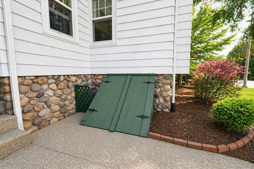 211 Old Middletown Road Pearl River NY 10965