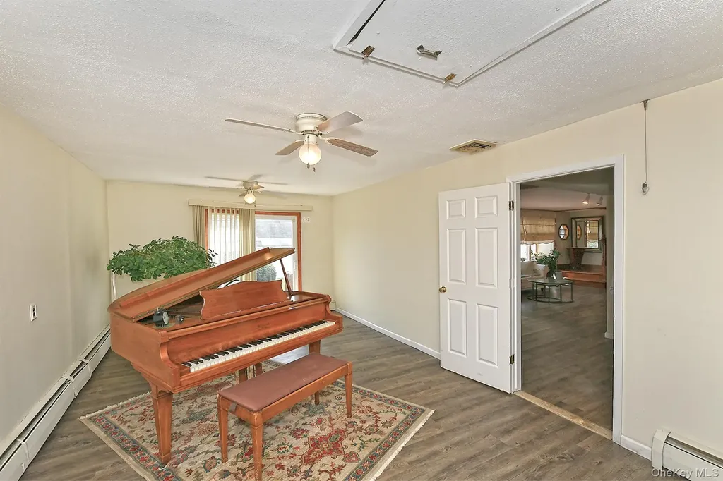 7 Low Lane Levittown NY 11756