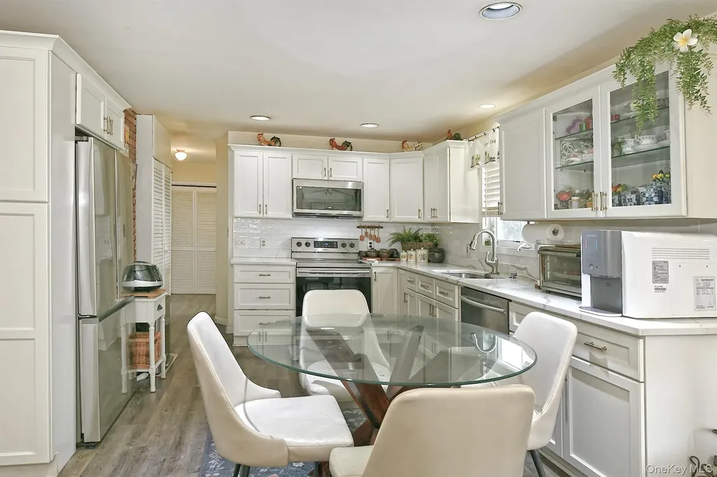 7 Low Lane Levittown NY 11756