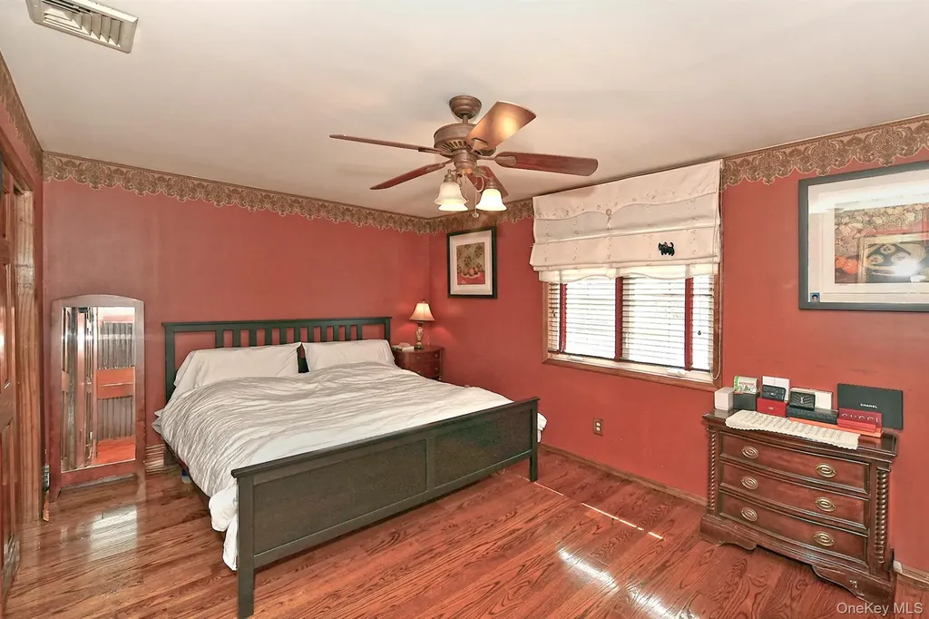 7 Low Lane Levittown NY 11756