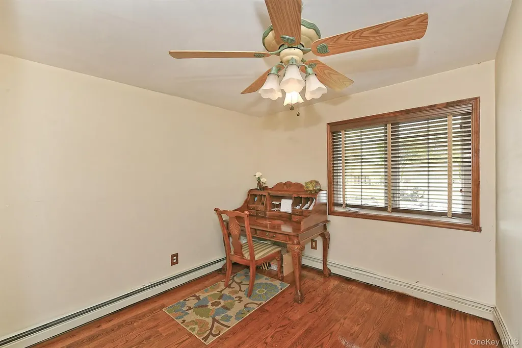 7 Low Lane Levittown NY 11756