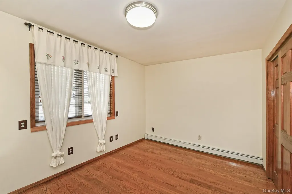 7 Low Lane Levittown NY 11756