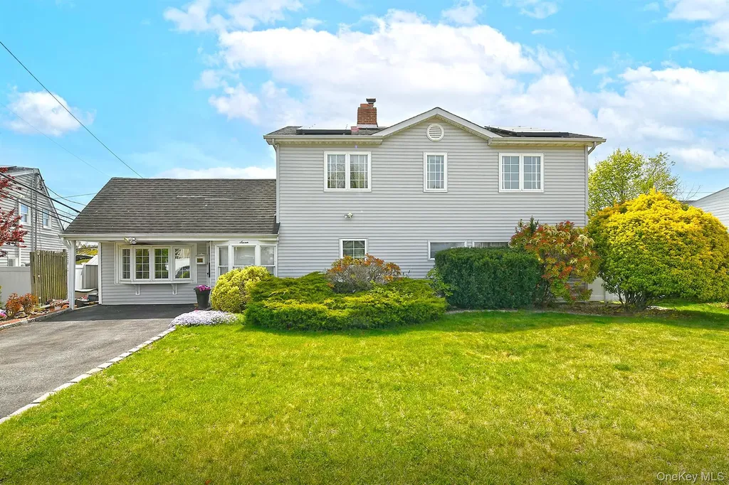 7 Low Lane Levittown NY 11756
