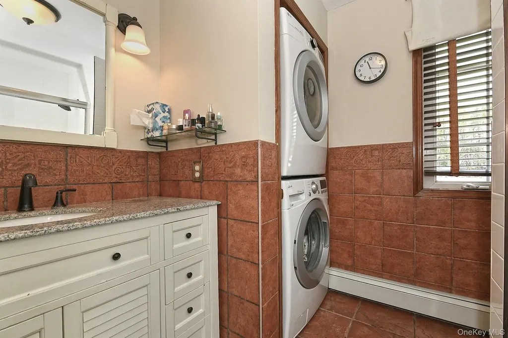 7 Low Lane Levittown NY 11756