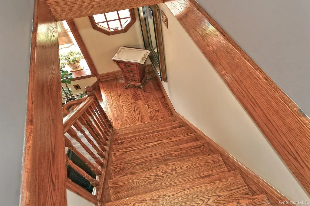 7 Low Lane Levittown NY 11756
