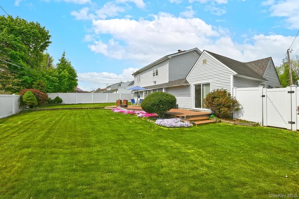 7 Low Lane Levittown NY 11756