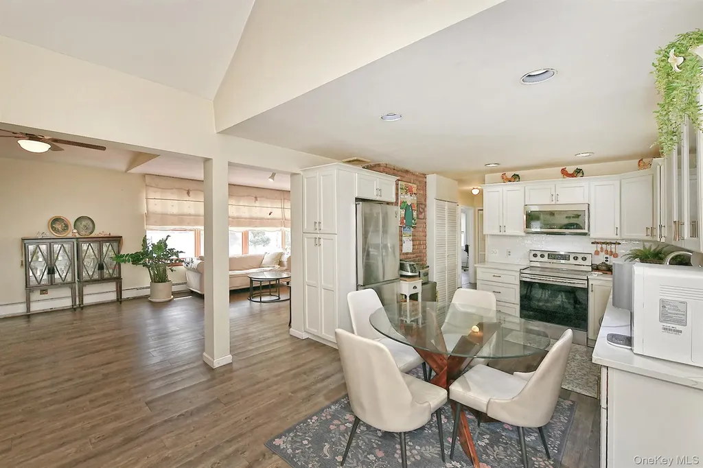 7 Low Lane Levittown NY 11756
