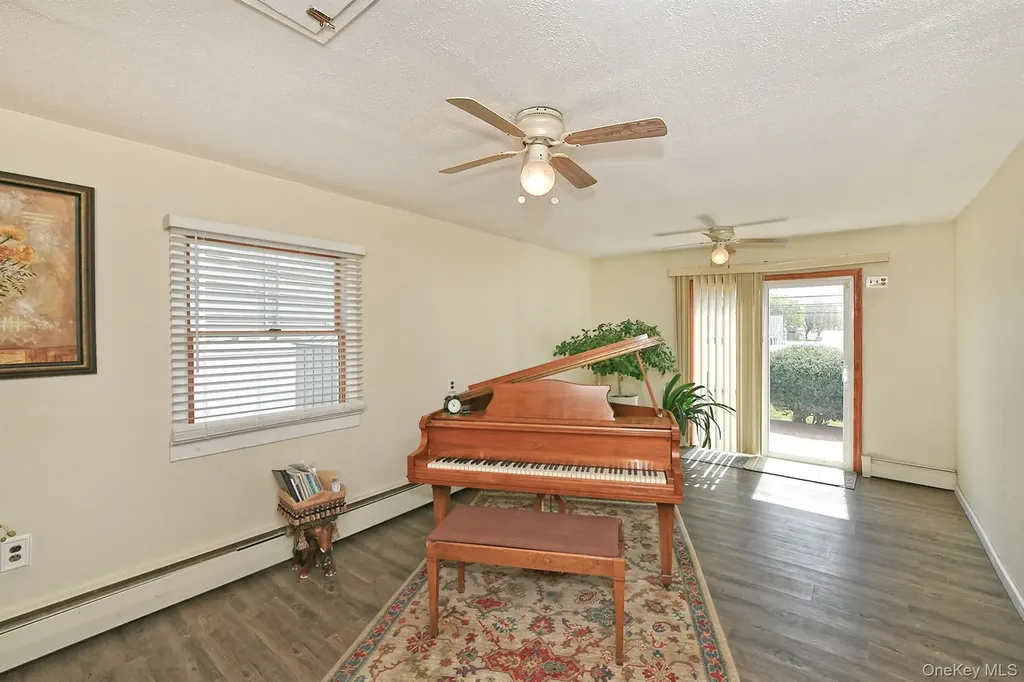 7 Low Lane Levittown NY 11756