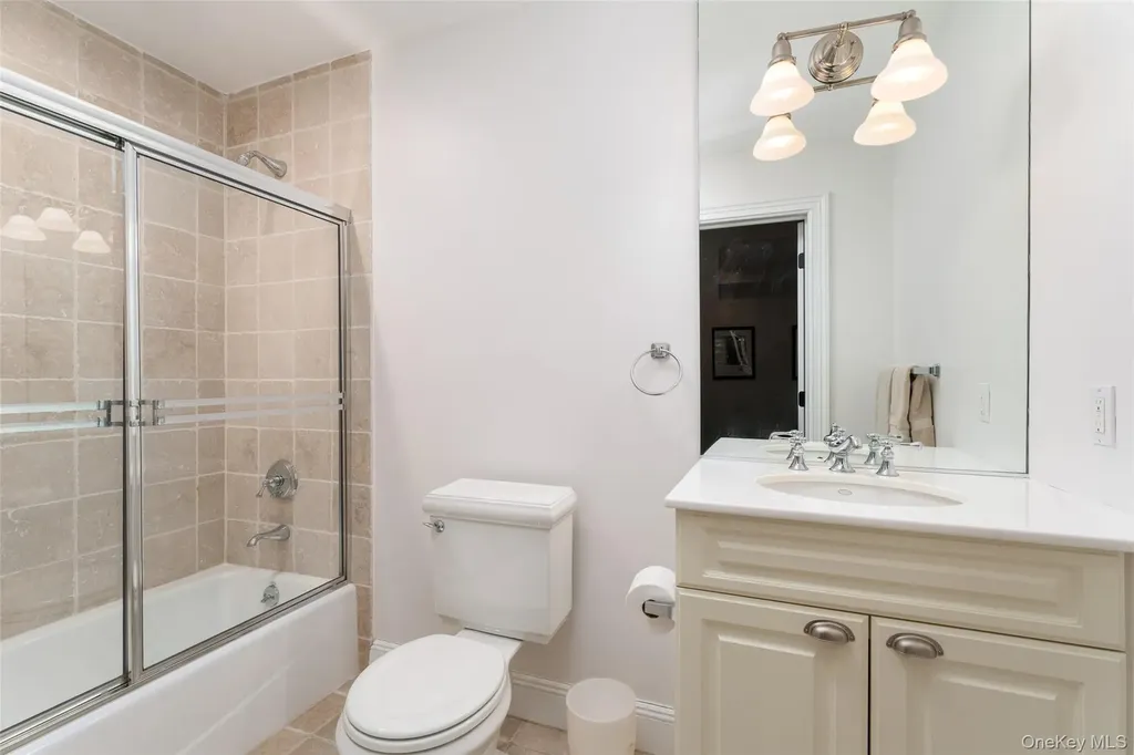 3 Bridies Path Southampton NY 11968
