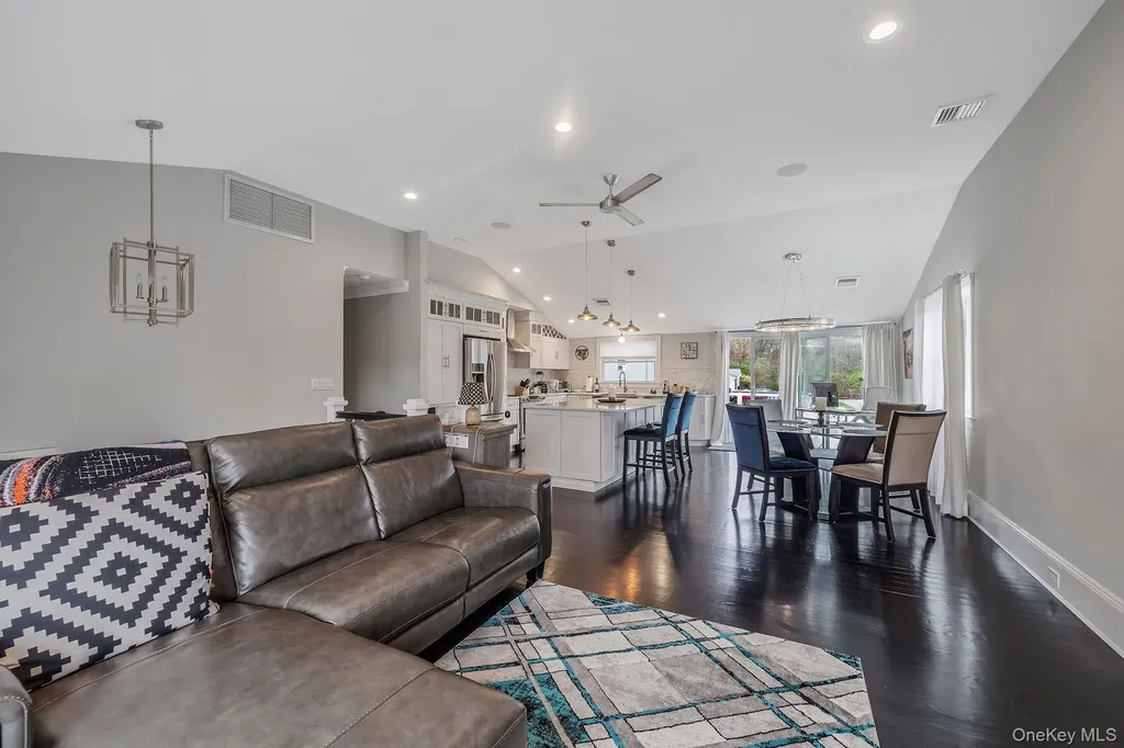 110 Stephen Road Bayport NY 11705