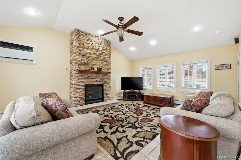 1333 13th Street West Babylon NY 11704