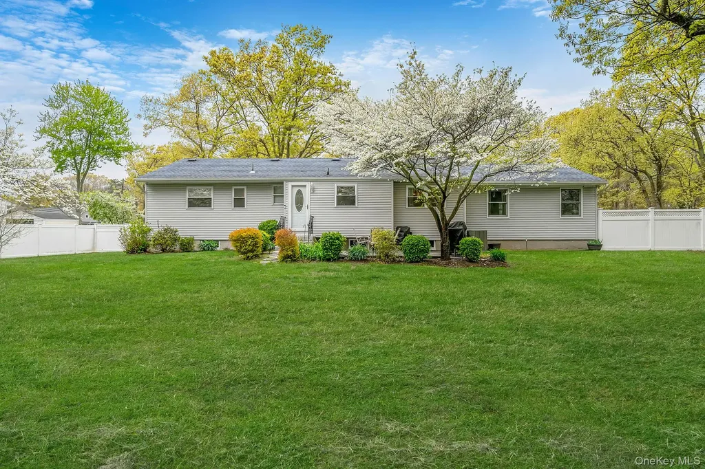 19 Pumpkin Road Saint James NY 11780