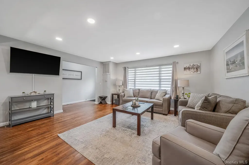 19 Pumpkin Road Saint James NY 11780