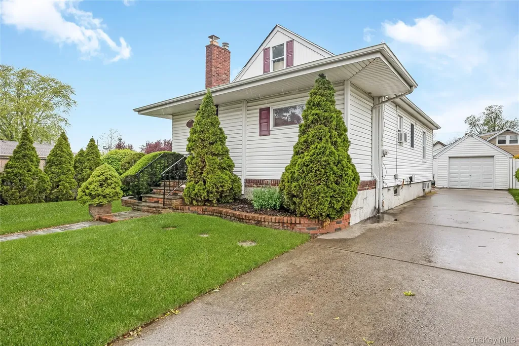 219 Oakview Avenue Oceanside NY 11572