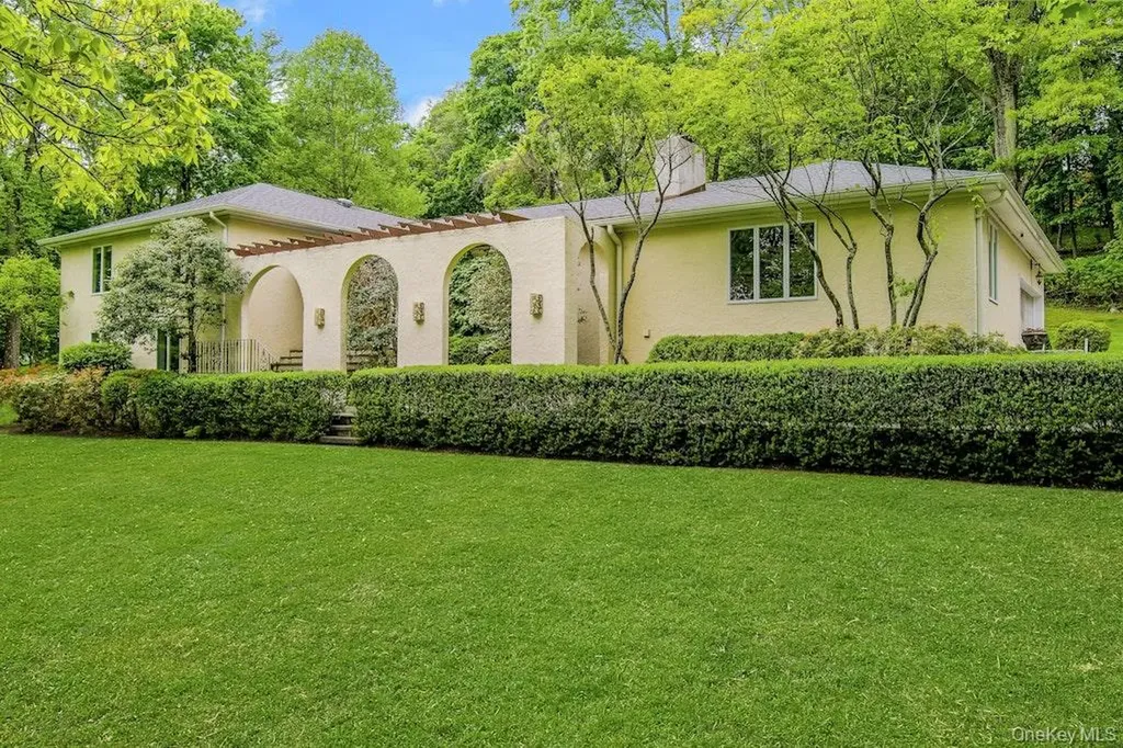 77 Central Drive Briarcliff Manor NY 10510