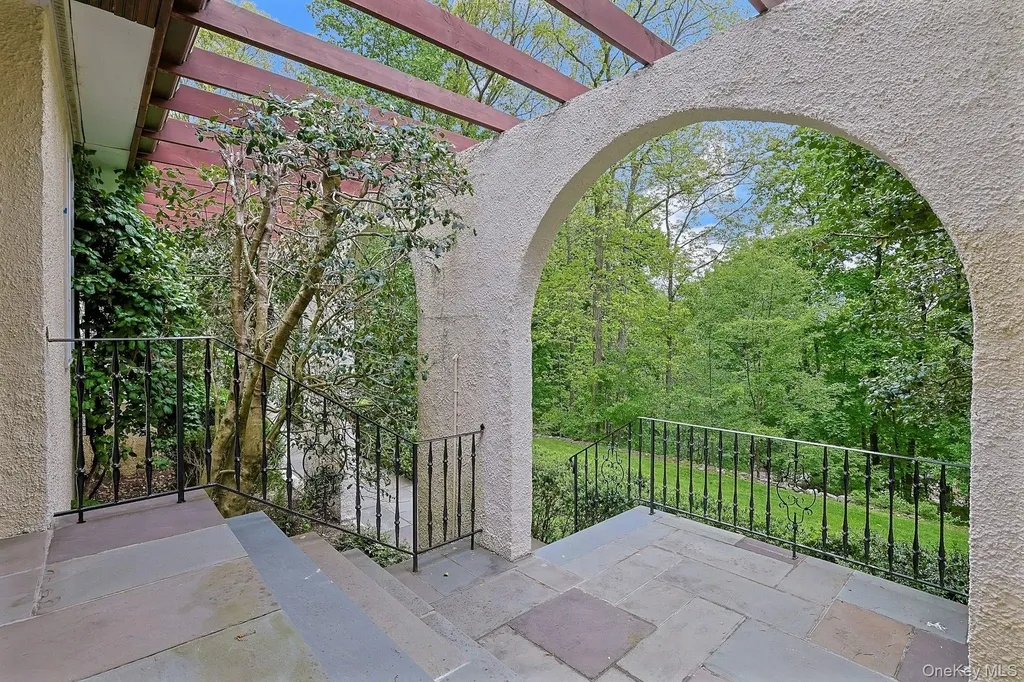 77 Central Drive Briarcliff Manor NY 10510