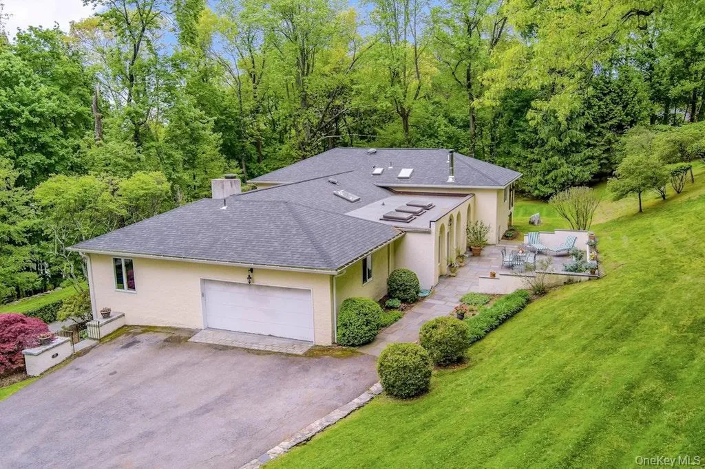 77 Central Drive Briarcliff Manor NY 10510