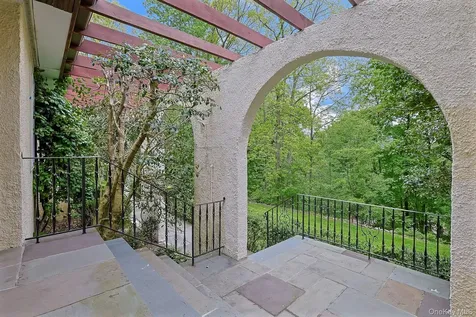 77 Central Drive Briarcliff Manor NY 10510