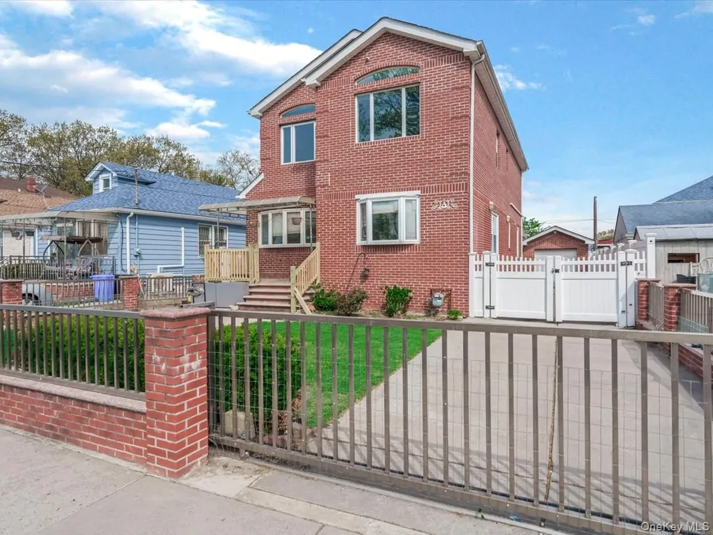 252-15 82nd Avenue Bellerose NY 11426