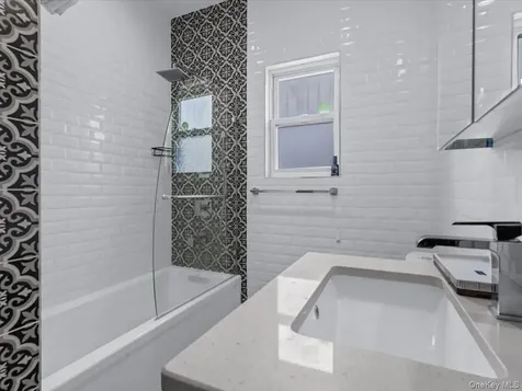 252-15 82nd Avenue Bellerose NY 11426