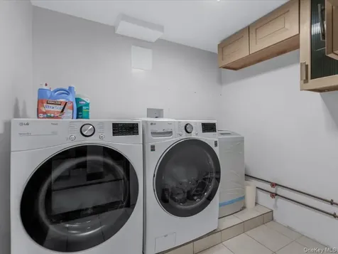252-15 82nd Avenue Bellerose NY 11426