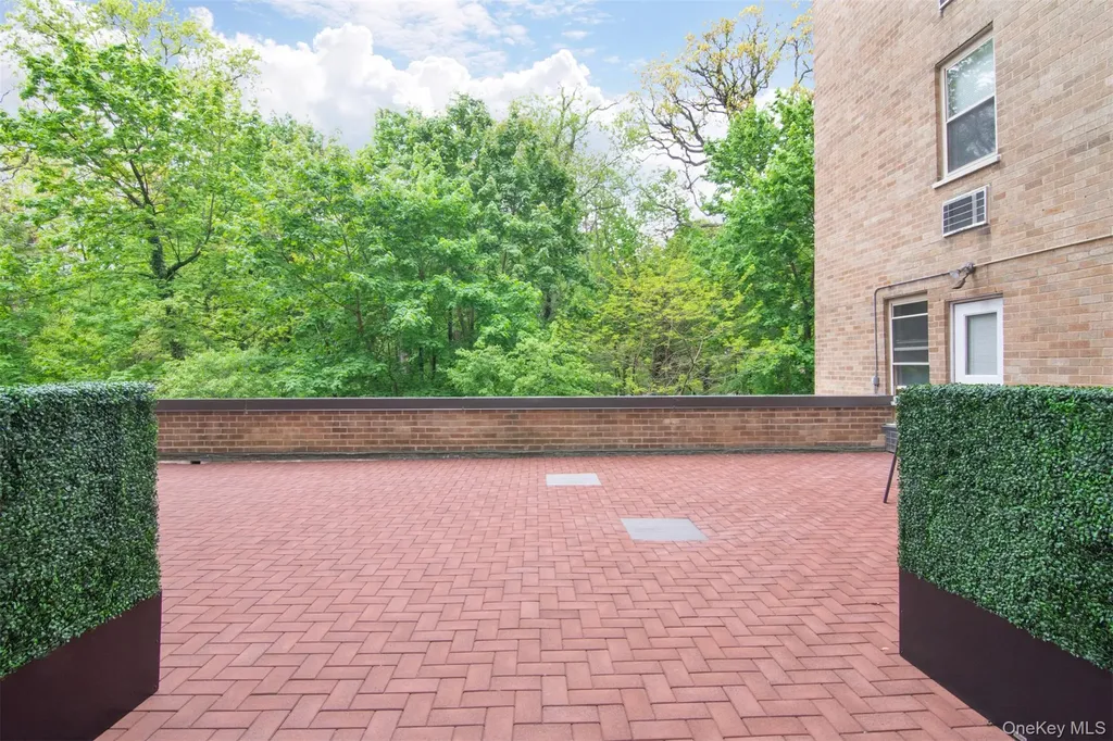 72 Pondfield Road West Bronxville NY 10708