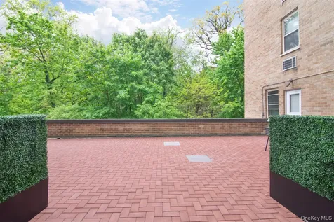 72 Pondfield Road West Bronxville NY 10708