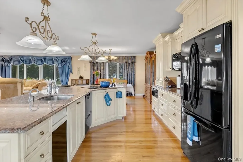 227 W Islip Road West Islip NY 11795