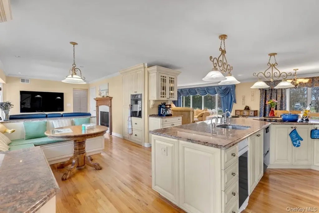 227 W Islip Road West Islip NY 11795