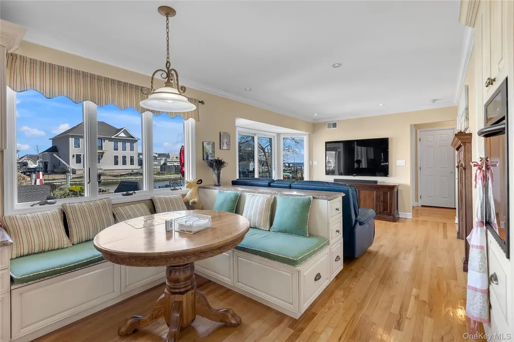 227 W Islip Road West Islip NY 11795