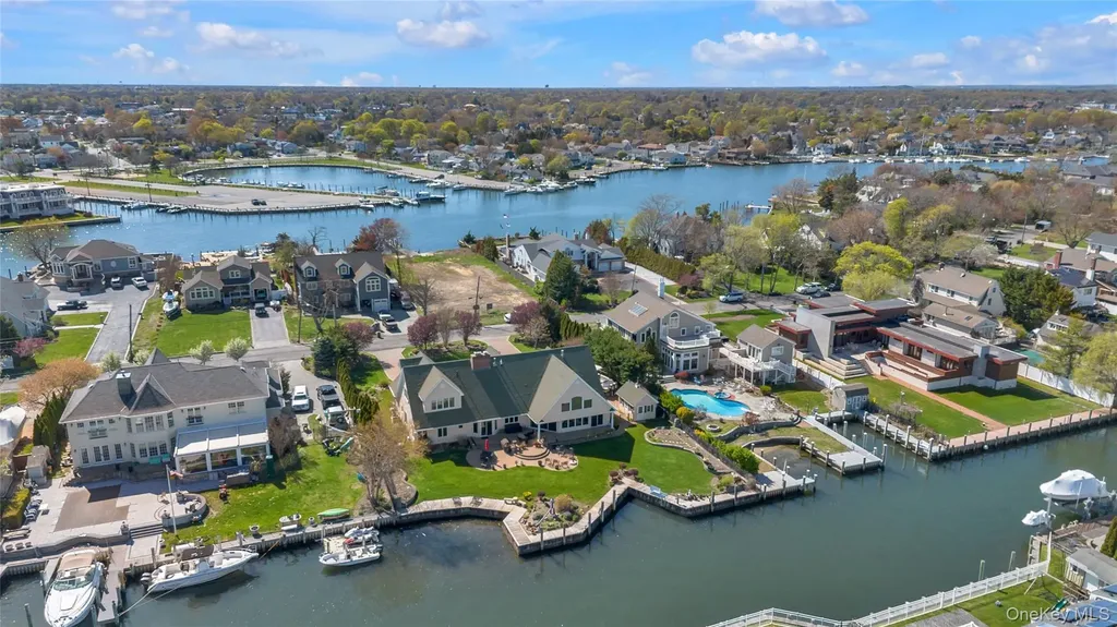 227 W Islip Road West Islip NY 11795