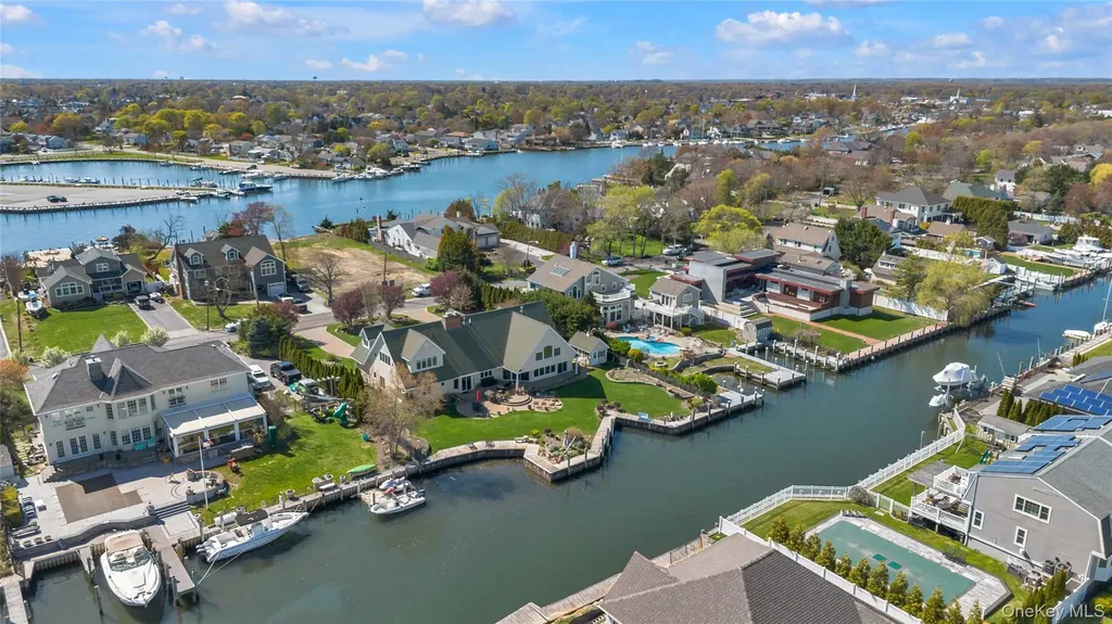 227 W Islip Road West Islip NY 11795