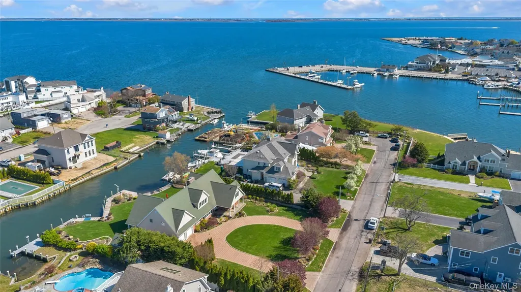 227 W Islip Road West Islip NY 11795