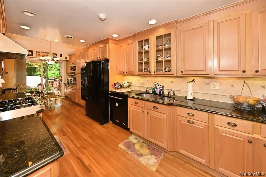 17 E Stemmer Lane Suffern NY 10901
