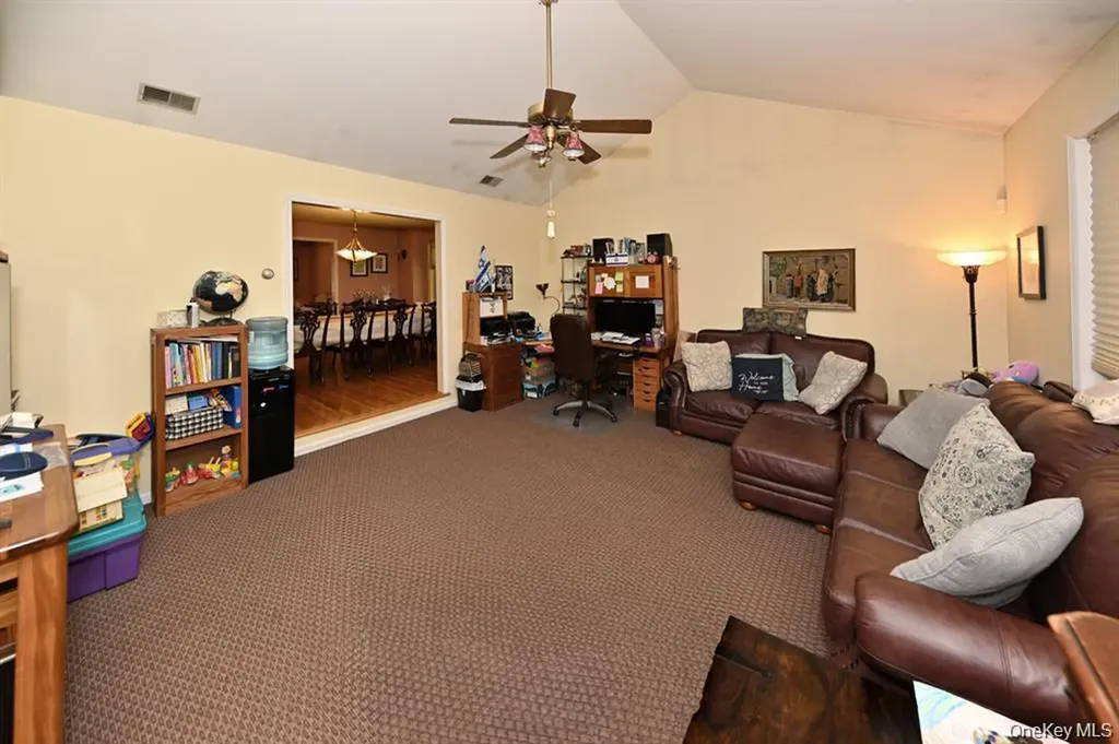 17 E Stemmer Lane Suffern NY 10901