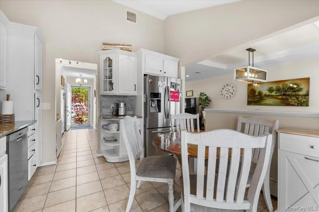 61 Winthrop Road Plainview NY 11803