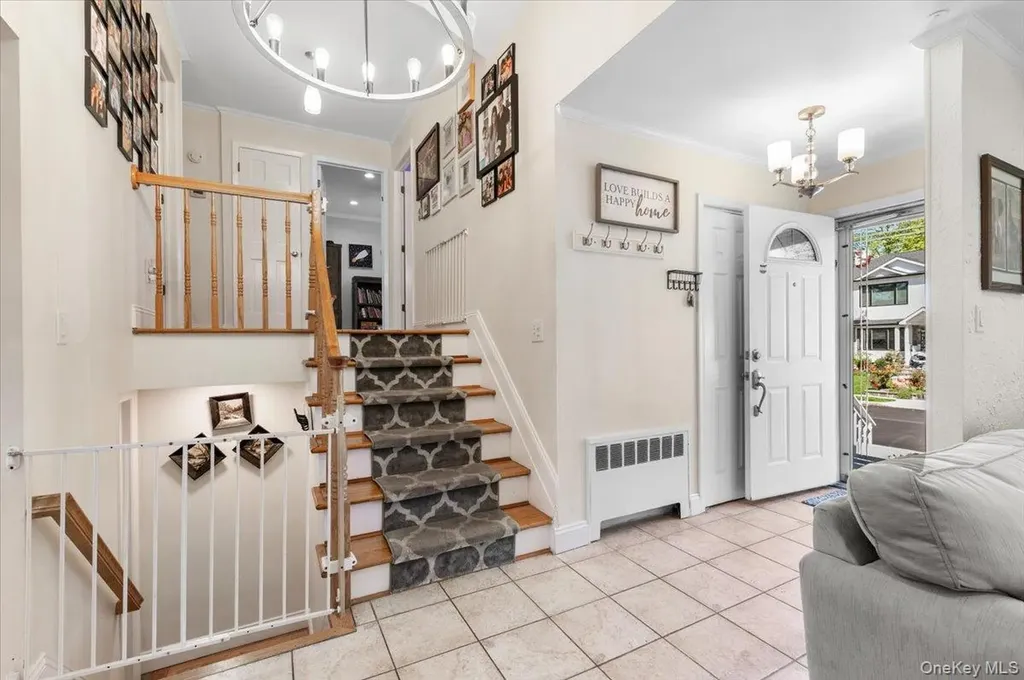 61 Winthrop Road Plainview NY 11803