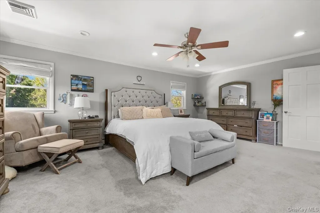 61 Winthrop Road Plainview NY 11803