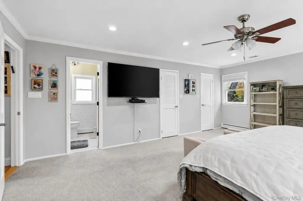 61 Winthrop Road Plainview NY 11803