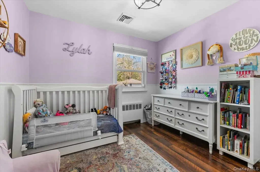 61 Winthrop Road Plainview NY 11803