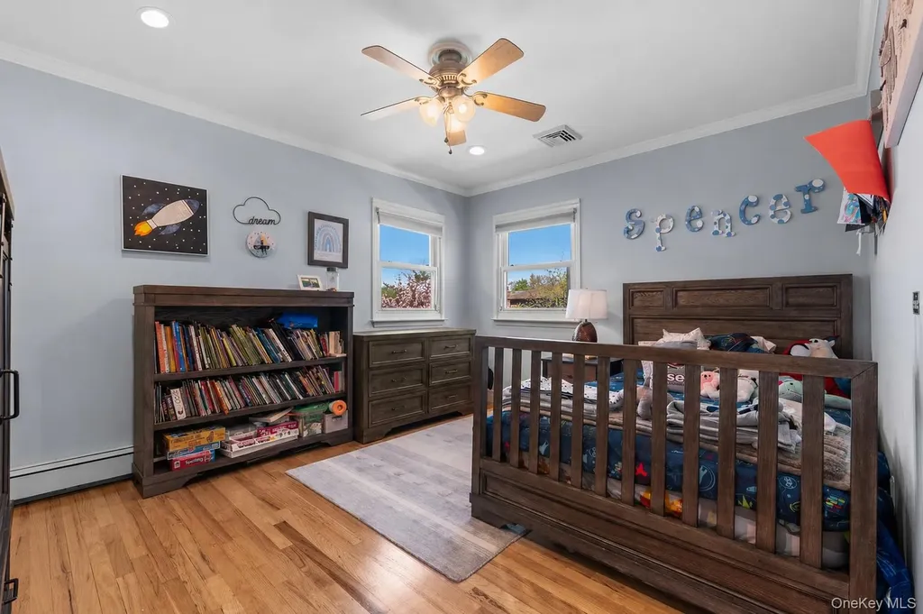 61 Winthrop Road Plainview NY 11803